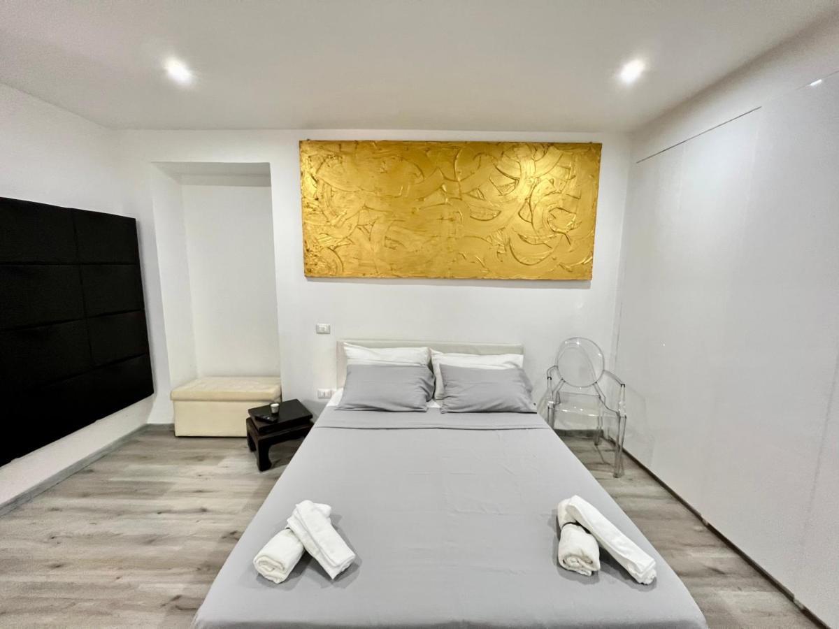 Abstract House Design Home In Center Of تورينو المظهر الخارجي الصورة