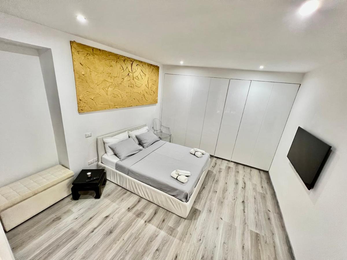 Abstract House Design Home In Center Of تورينو المظهر الخارجي الصورة