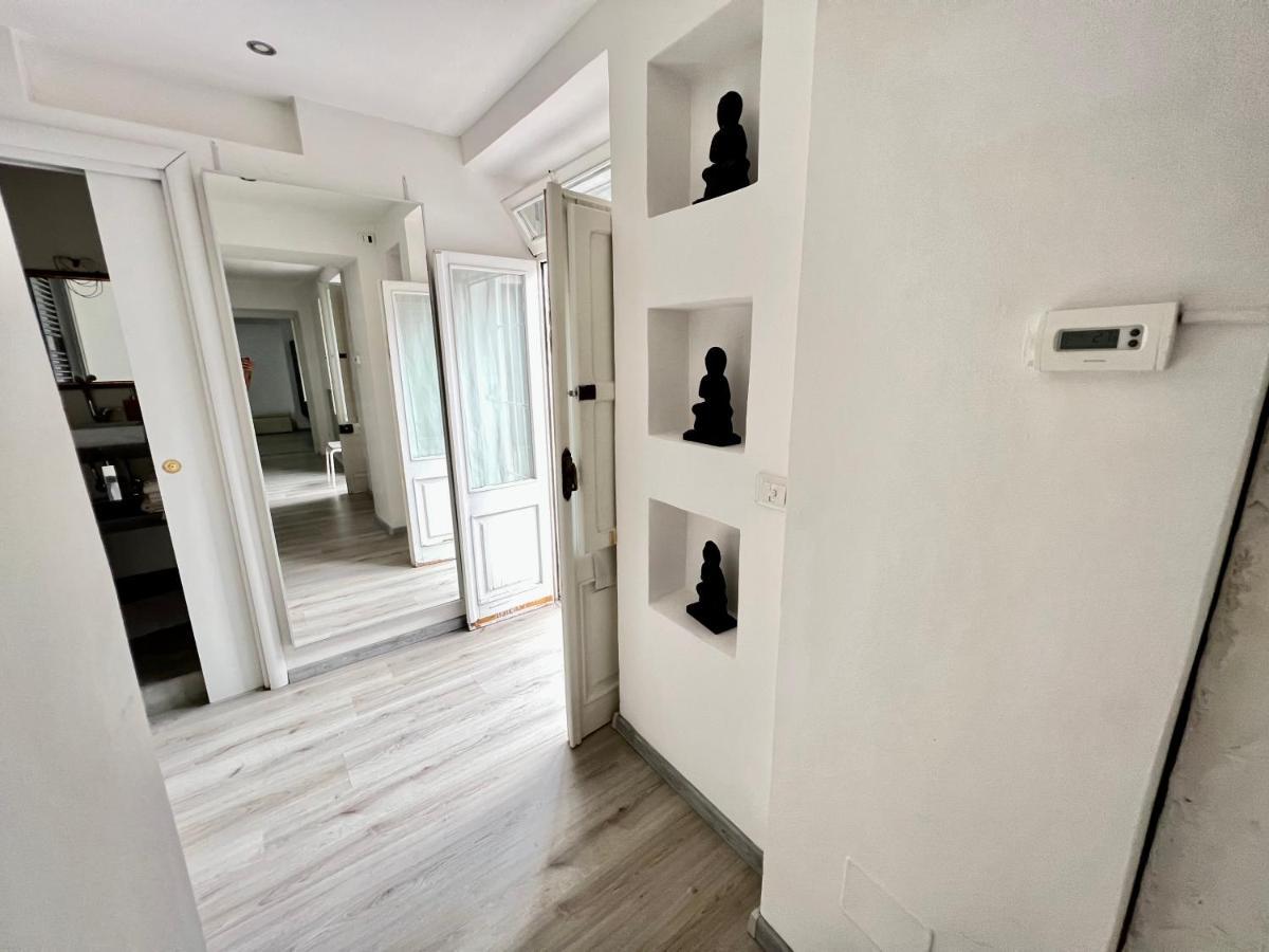 Abstract House Design Home In Center Of تورينو المظهر الخارجي الصورة
