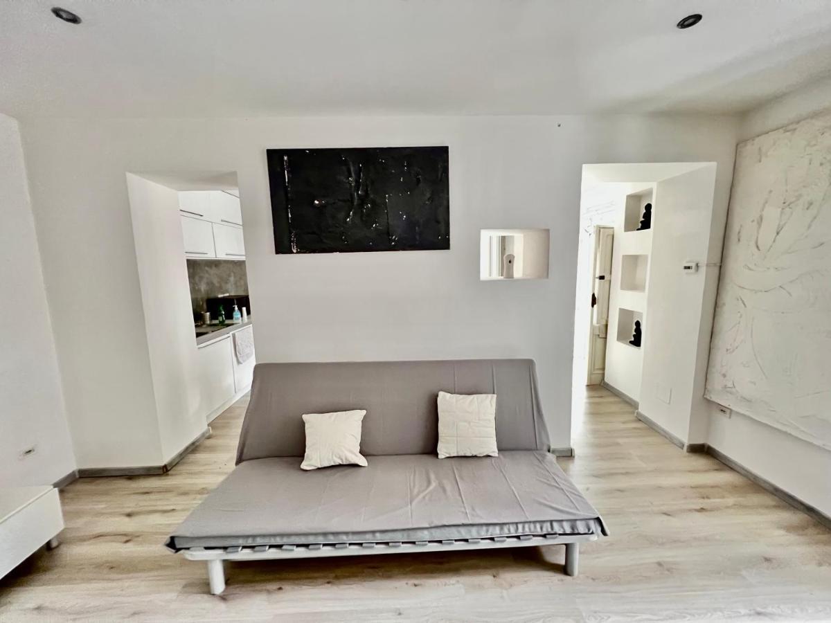 Abstract House Design Home In Center Of تورينو المظهر الخارجي الصورة